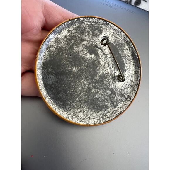 Vintage HAWKS Button Pin - Picture 2 of 3